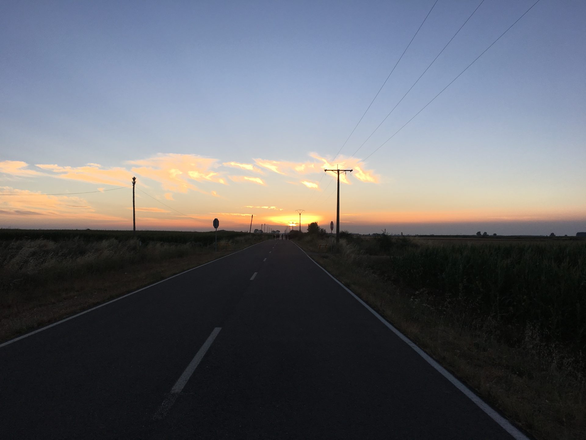 Una strada al tramonto